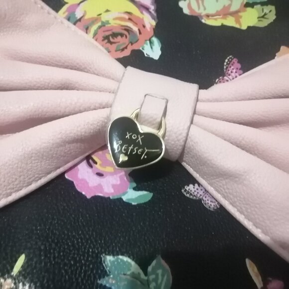 🥳Host Pick!🥳 Betsey Johnson Purse w/ Baby Pink Bow & Removable Shoulder Strap - Picture 3 of 12